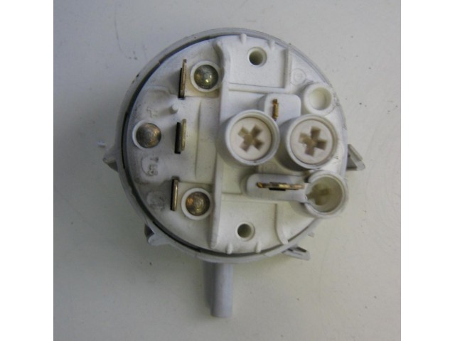 PRESSOSTATO COD. 16001079904   CODICE ALTERNATIVO: 761454   PER LAVATRICE INDESIT W842X, W68X, W108X