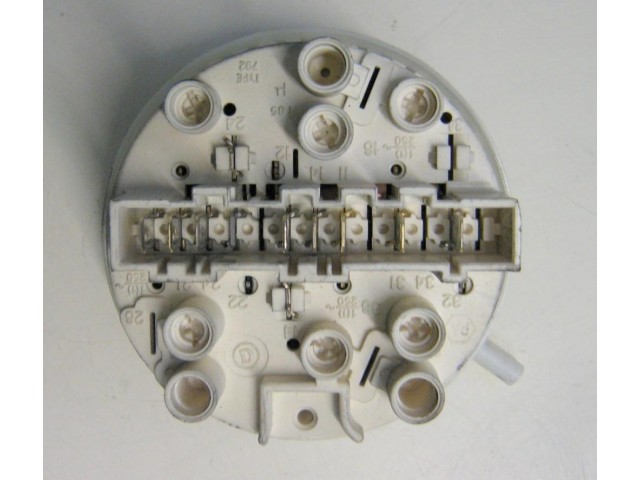 PRESSOSTATO COD. 132082240   CODICE ALTERNATIVO: 7930010   PER LAVATRICE REX ELECTROLUX L516S, LB48, REX RL40A,  RL 600, RL60A