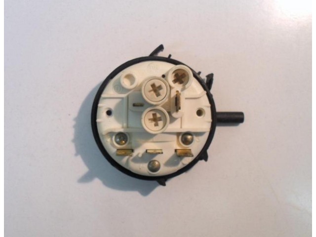 PRESSOSTATO COD. 0996100   CODICE ALTERNATIVO: 761640   PER LAVATRICE INDESIT WG635TP